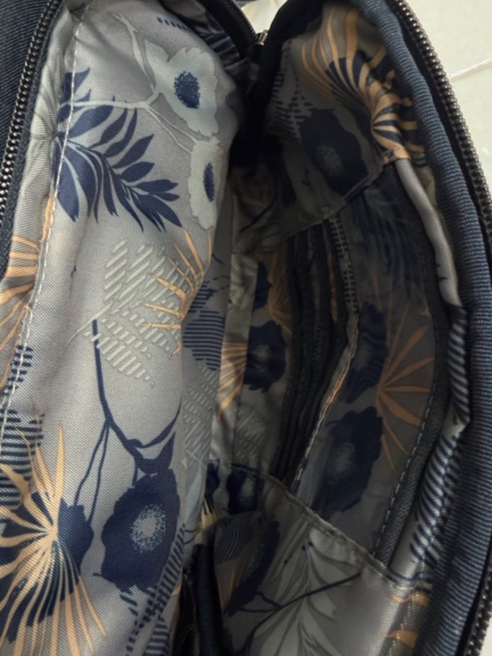 Lug Ranger Crossbody Bag - Picture 6 of 9